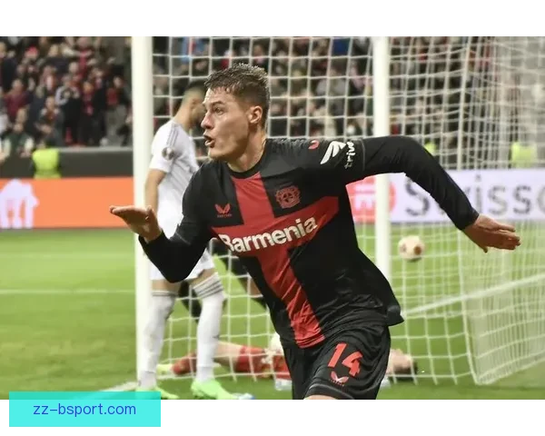 希克连续关键进球助力药厂在比赛末段逆转战局